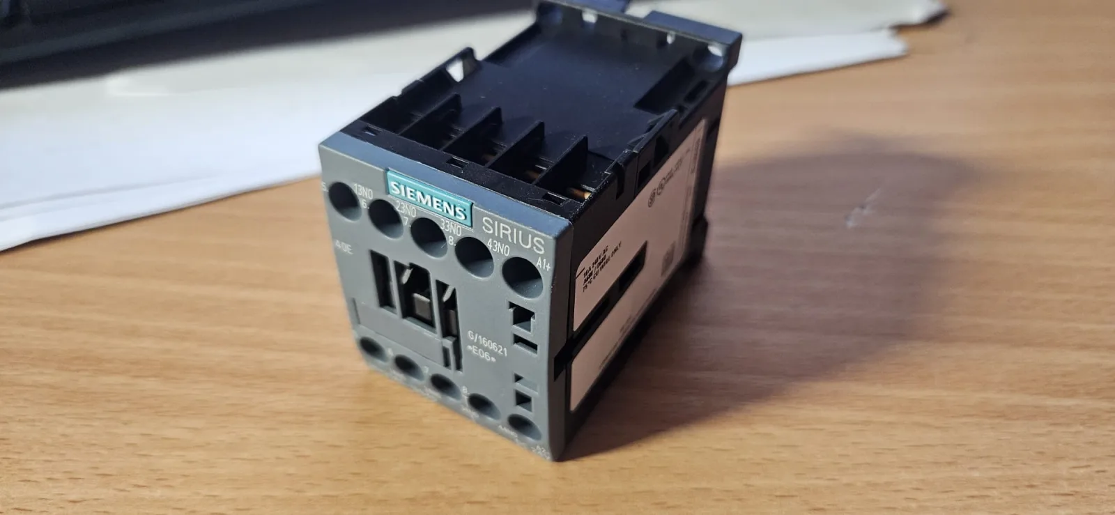 Stycznik pomocniczy / przekaźnik stycznikowy Siemens SIRIUS 3RH2140-1BB40 – zdjęcie 1