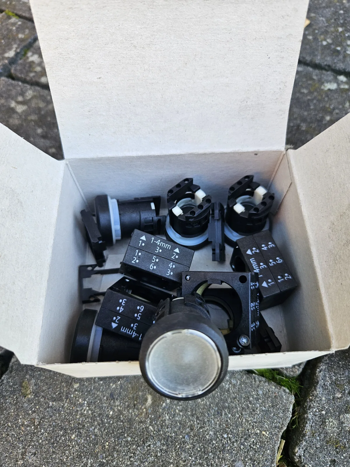 Siemens 3SB3001-0AA71 – przycisk podświetlany 22 mm – zdjęcie 1